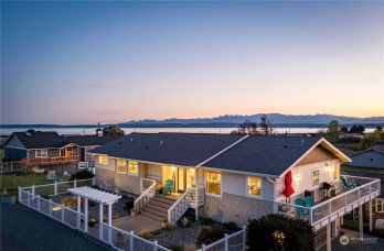 246 Lighthouse Way , Freeland, WA 98249