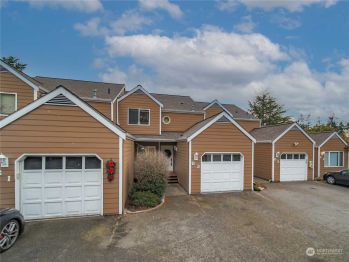 1250 SW Heller Street #B2, Oak Harbor, WA 98277