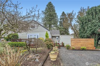 417 AVE F , Snohomish, WA 98290