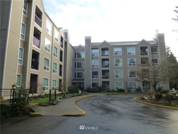 823 N 161st Place #110, Shoreline, WA 98133