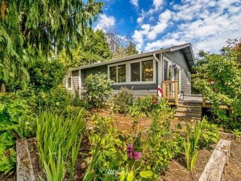 4502 SW Findlay Street , Seattle, WA 98136