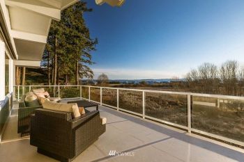 5522 Beach Bluff Drive , Freeland, WA 98249