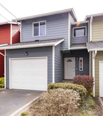 563 NE Kettle Street #B2, Oak Harbor, WA 98277