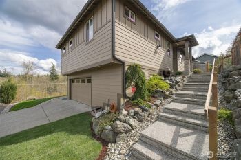 1008 Newton Street , Bellingham, WA 98229