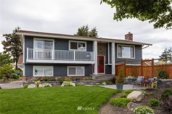 1020 F Avenue , Anacortes, WA 98221