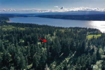 1 East Harbor Drive , Freeland, WA 98249