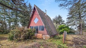 435 Lotloh Street SE, Ocean Shores, WA 98569