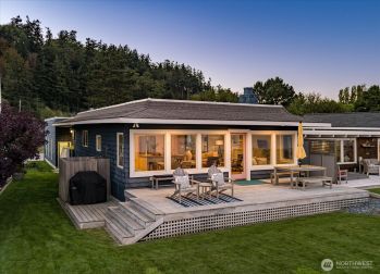 1888 Shore Avenue , Freeland, WA 98249