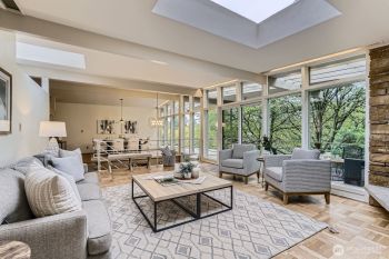 9401 45th Avenue NE, Seattle, WA 98115