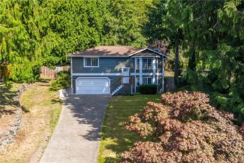 27540 Woodside Road NE, Kingston, WA 98346