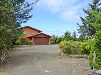 373 Sand Dune Avenue NW, Ocean Shores, WA 98569