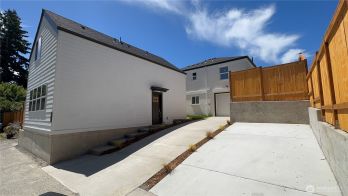8040 19th Avenue NW, Seattle, WA 98117