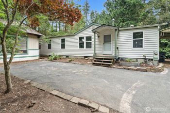 1130 E Phillips Lake Road , Shelton, WA 98584