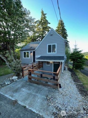 1448 17th Street , Bremerton, WA 98337-1372