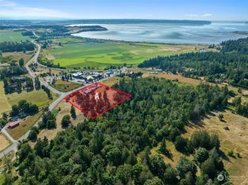 869 N Sunrise Boulevard , Camano Island, WA 98282