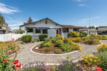 516 E Willow St , Sequim, WA 98382