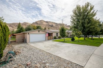 4079 NE Blue Rock Drive , East Wenatchee, WA 98802