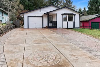 6123 NE Center Street , Suquamish, WA 98392
