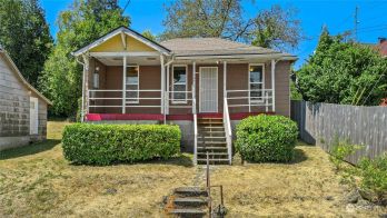 905 Chester Avenue , Bremerton, WA 98337-1326