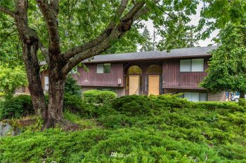 660 SW Harrier Circle #3, Oak Harbor, WA 98277