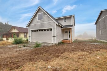 304 Van Trump Avenue NE, Yelm, WA 98597