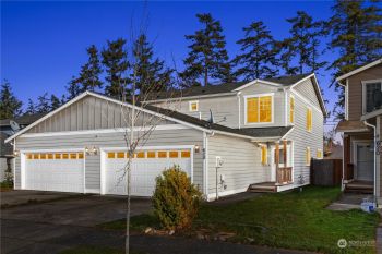 628 NW Oxford Place , Oak Harbor, WA 98277