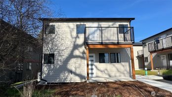 476 SE Barrington Dr ##C, Oak Harbor, WA 98277