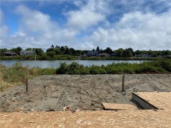 616 Weatherwax Loop NE, Ocean Shores, WA 98569