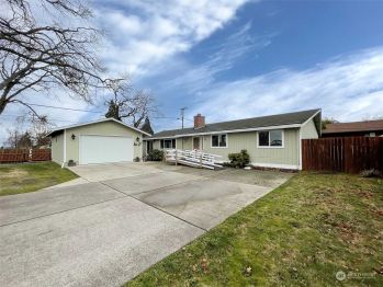 211 E Fir Street , Sequim, WA 98382