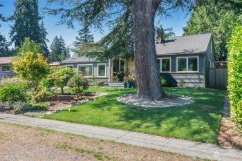 15703 Palatine Avenue N, Shoreline, WA 98133
