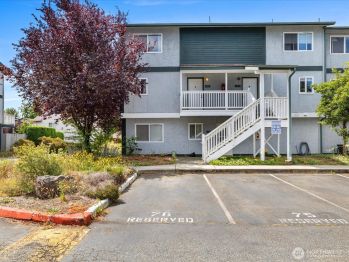 8823 Holly Drive #C-205, Everett, WA 98208-1812