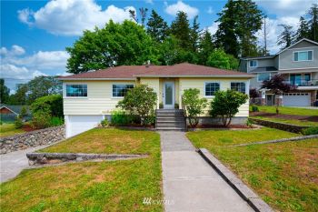 1319 Dakota Avenue , Anacortes, WA 98221