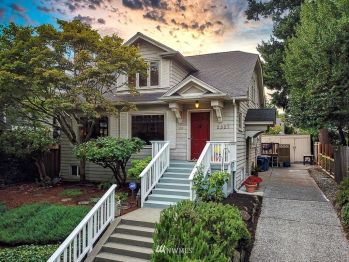 2327 32nd Avenue S, Seattle, WA 98144-5533