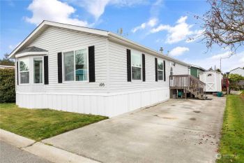 225 NE Ernst Street #105, Oak Harbor, WA 98277