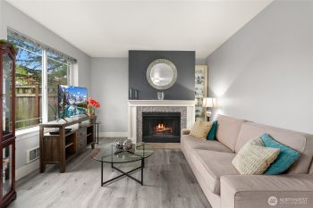 935 N 200th Street #A103, Shoreline, WA 98133