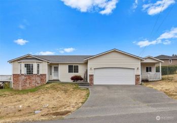 876 W 4 Street , Camano Island, WA 98282