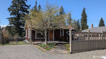 15545 Stone Avenue N, Shoreline, WA 98133-5726