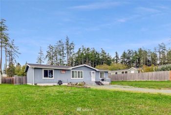 1060 Sidney Street , Oak Harbor, WA 98277-8216