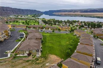 9240 Red Cliff Drive NW #B-65, Quincy, WA 98848