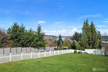 1114 Leschi Drive , Fox Island, WA 98333