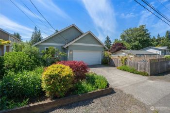 6737 NE Geneva Street , Suquamish, WA 98392