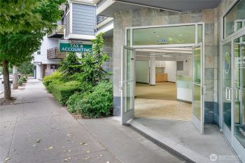 9057 Greenwood Avenue N #C206, Seattle, WA 98103