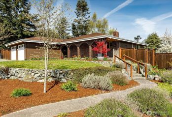 560 SW 6th Avenue , Oak Harbor, WA 98277