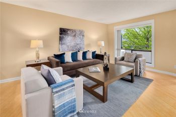 7930 SE 34th Street #207, Mercer Island, WA 98040