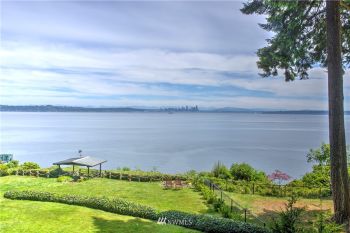 7422 Madrona Drive NE, Bainbridge Island, WA 98110