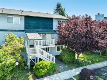 8823 Holly Drive #H207, Everett, WA 98208
