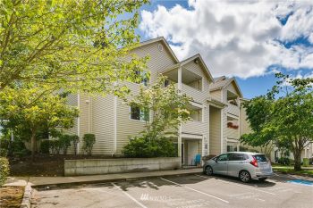 11915 Roseberg Avenue S #304, Seattle, WA 98168