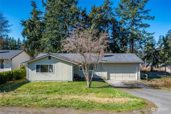 4379 Rhododendron Drive , Oak Harbor, WA 98277