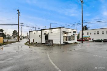 11016 Valley Avenue E, Puyallup, WA 98372