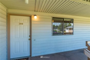 325 NE Kettle Street #204, Oak Harbor, WA 98277